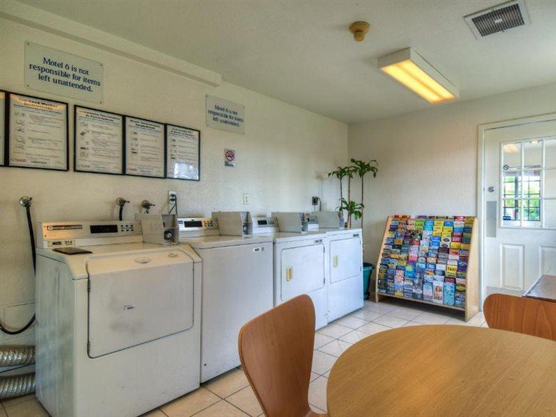 Motel 6-Escondido, Ca エクステリア 写真